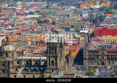 Vista aerea sulla Cattedrale Metropolitana di Città del Messico / Catedral Metropolitana E Plaza de la Constitución / Plaza del Zócalo in Centro di Città del Messico Foto Stock