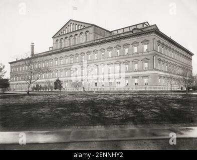 Fotografia con la stampa d'epoca dei primi del XX secolo: Pension Building, National Building Museum, Washington, 1920's. Foto Stock