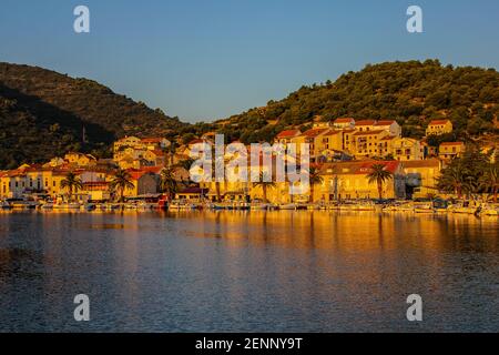 Isola di Vis, Croazia - 2 ottobre 2011: Vista dell'isola di Vis in un giorno di sole Foto Stock