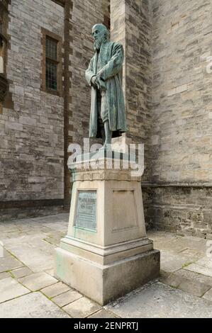 Statua di William Barnes, scrittore inglese, poeta, ministro e filologo, A Dorchster, Dorset, Regno Unito. Foto Stock