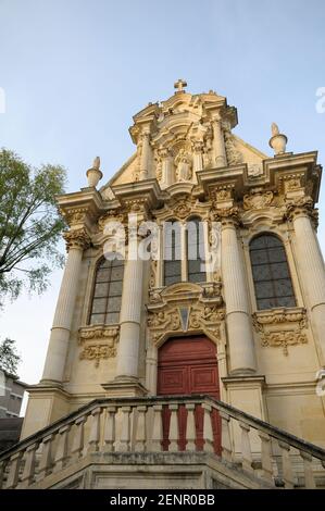 Facciata barocca della cappella Sainte-Marie (resti del convento della Visitazione), Nevers, Nièvre, Borgogna, Francia Foto Stock