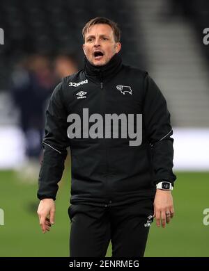 Il primo allenatore di sviluppo della squadra della contea di Derby Justin Walker durante la partita del campionato Sky Bet al Pride Park Stadium, Derby. Data immagine: Venerdì 26 febbraio 2021. Foto Stock