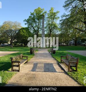 Una mattina estiva in Queen Square, Città di Bath, Regno Unito. Foto Stock