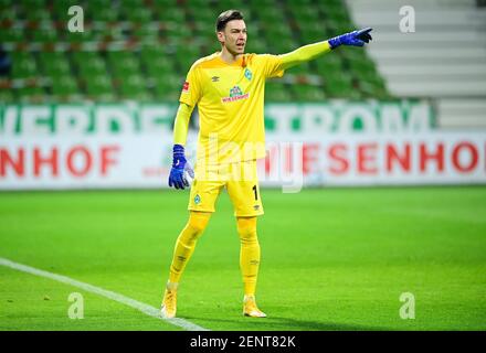 Brema, Germania. 26 Feb 2021. Firo Calcio: Fuvuball: 02.26.2021 Bundesliga 1: SV Werder Bremen - SG Eintracht Frankfurt goalwart Jiri Pavlenka (Bremen) | Usage worldwide Credit: dpa/Alamy Live News Foto Stock