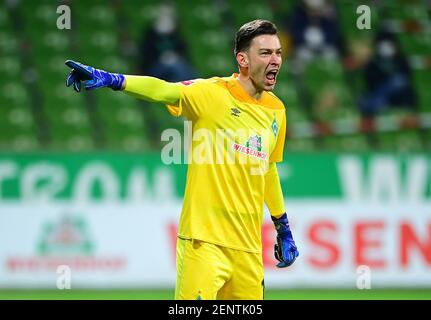 Brema, Germania. 26 Feb 2021. Firo Calcio: Fuvuball: 02.26.2021 Bundesliga 1: SV Werder Bremen - SG Eintracht Frankfurt goalwart Jiri Pavlenka (Bremen) | Usage worldwide Credit: dpa/Alamy Live News Foto Stock