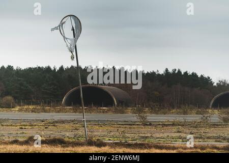 La foresta di Rendlesham, il vecchio campo d'aviazione nella foresta di rendlesham, i vecchi hangar a rendlesham, RAF Rendlesham, l'ex base aerea USAF, Woodbridge Foto Stock