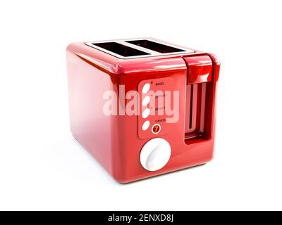 Rendering 3D del moderno tostapane rosso su sfondo bianco Foto Stock