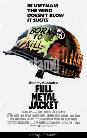 Full Metal Jacket (1987) diretto da Stanley Kubrick e interpretato da Matthew Modine, R. Lee Ermey e Vincent D'Onofrio. Magistrale adattamento del romanzo di Gustav Hasford sui brutali effetti disumanizzanti del campo di stivali Marines degli Stati Uniti e sul successivo spiegamento in Vietnam. Foto Stock