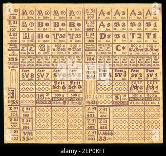 Europa, Germania, Amburgo, Zeit nach dem 2. Weltkrieg, Rationierungskarte für Fett, Zucker und Brot, für Jugendliche 6 - 16 Jahre , Januar und February 1950 , Größe : 18,5 cm x 16,5 cm, Motiv nur für wissenschaftliche oderjournalistische Zwecke, Rechte werden nicht vertreten ./ Europa, Germania, Amburgo, Time after WW II, Ration card per grassi, zucchero e pane, per giovani da 6 a 16 anni, taglia: 18,5 cm x 16,5 cm , immagine solo per uso giornalistico o accademico, non ci sono diritti . Foto Stock