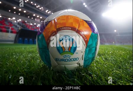 Bucarest, Romania - 27 novembre 2020: UEFA EURO 2020 palla sul nuovo Steaua Stadium aperto per un evento stampa il giorno della ricezione da parte dei Romani Foto Stock