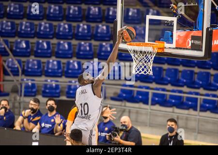 Barcellona, Spagna. 26 Feb 2021. Mustapha caduta di ASVEL Villeurbanne in azione durante la Turco Airlines Eurolega, partita tra FC Barcelona Bàsquet e ASVEL Lyon-Villeurbanne a Palau Blaugrana.(Punteggio finale; Barcellona 69:76 Lyon-Villeurbanne) Credit: SOPA Images Limited/Alamy Live News Foto Stock