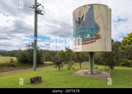 Uno dei famosi Big Things australiani, l'ora faticosi Big Cheese nel nuovo Galles del Sud, cittadina costiera meridionale di Bodalla. Foto Stock