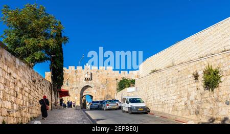 Gerusalemme, Israele - 12 ottobre 2017: Porta dei Lions, conosciuta anche come porta di Santo Stefano o porta delle pecore, sul lato orientale delle mura del Monte del Tempio a Gerusalemme Foto Stock