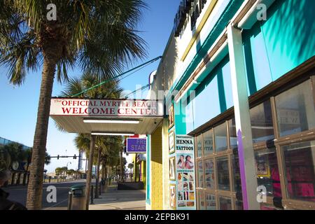 Myrtle Beach, South Carolina, USA - 25 febbraio 2021: Cartello per il Myrtle Beach Welcome Center ufficiale su Ocean Boulevard nel centro di Myrtle Beach. Foto Stock