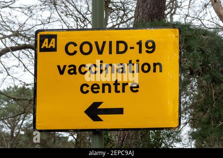 Covid-19 segno del centro di vaccinazione, Inghilterra, Regno Unito, 2021 Foto Stock