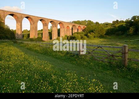 Un viadotto in disuso, parte di Bristol e North Somerset Railway, nel villaggio di a Pensford, North Somerset. Foto Stock