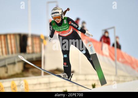 Juliane SEYFARTH (GER), azione, salto. Sci Jumping Women Normal Hill Team, sci jumping collina normale, team jumping donne FIS Nordic World Ski Championships 2021 a Oberstdorf dal 22.02.-07.03.2021. | utilizzo in tutto il mondo Foto Stock