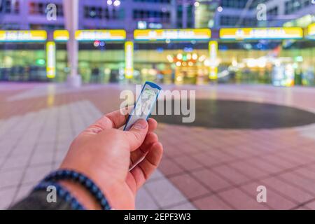 MONACO di BAVIERA, GERMANIA - 26 FEBBRAIO 2021: La Germania intende vendere Coronavirus COVID-19 Quick Rapid Diagnostic Test (RDT) nei supermercati. Foto Stock