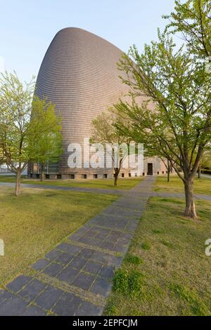 Il Centennial Hall, progettato da Arata Isozaki, a Nara, Giappone. Foto Stock