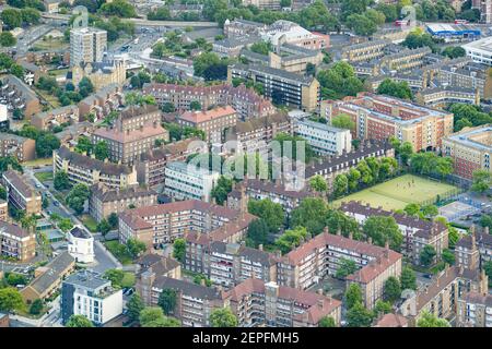 Vista aerea di appartamenti, blocchi di appartamenti, proprietà in affitto nel centro di Londra, Regno Unito Foto Stock