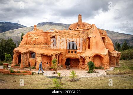 La casa di fango in stile Gaudi Villa de Leyva 500 anni vecchia città. Boyaca, Colombia, Ande colombiane, Sud America Foto Stock