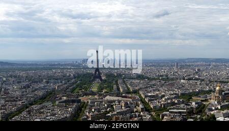 Lo skyline della città di giorno. Parigi, Francia. Tratto dal tour di Montparnasse Foto Stock