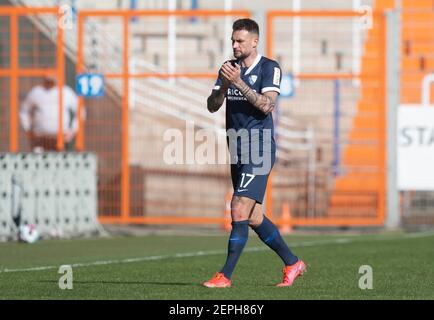 Bochum, Germania. 27 Feb 2021. Calcio: 2. Bundesliga, VfL Bochum - Würzburger Kickers, Matchday 23 a Vonovia Ruhrstadion. Danny Blum, attaccante di Bochum, esce dal campo. Credito: Bernd Thissen/dpa - NOTA IMPORTANTE: In conformità con le norme del DFL Deutsche Fußball Liga e/o del DFB Deutscher Fußball-Bund, è vietato utilizzare o utilizzare fotografie scattate nello stadio e/o della partita sotto forma di sequenze fotografiche e/o serie fotografiche di tipo video./dpa/Alamy Live News Foto Stock