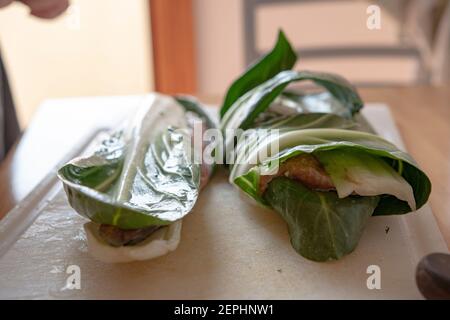 Avvolgendo trote in frutteti Foto Stock