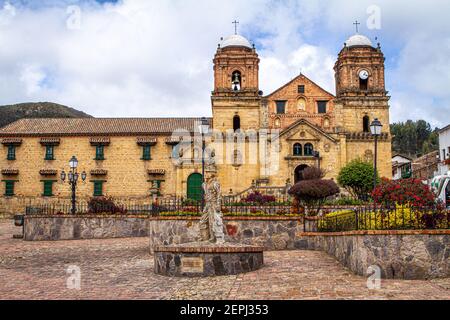 Città vecchia di 500 anni, Cattedrale Basilica Metropolitana Santiago de Tunja. Plazoleta de las Nieves. Tunja, Boyaca, Colombia, Ande colombiane, America del Sud Foto Stock