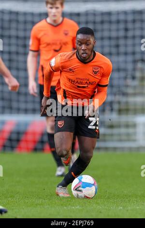 MILTON KEYNES, INGHILTERRA. 27 FEBBRAIO Oxford United's Olamide Shodipo durante la prima metà della partita Sky Bet League One tra MK Dons e Oxford United allo Stadium MK, Milton Keynes sabato 27 febbraio 2021. (Credit: John Cripps | MI News) Credit: MI News & Sport /Alamy Live News Foto Stock