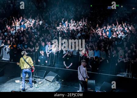 I Courteeners in scena durante la serie annuale di concerti Teenage Cancer Trust, presso la Royal Albert Hall. Data immagine: Venerdì 23 marzo 2018. Il credito fotografico dovrebbe essere: David Jensen/EMPICS Entertainment Foto Stock