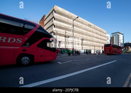 Cardiff, Galles, Regno Unito. 22 gennaio 2021. Gli allenatori della squadra del Galles arrivano al Principato davanti alla partita di rugby a sei nazioni a porte chiuse a Cardiff tra il Galles e l'Inghilterra. Credit: Mark Hawkins/Alamy Live News Foto Stock