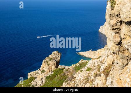 Vista mare nel centro di Chora sull'isola di Folegandros. CICLADI, Grecia Foto Stock