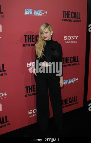 LOS ANGELES, CA - MARZO 05: Abigail Breslin arriva alla prima di Tri Star Pictures 'The Call' all'Arclight Theatre il 5 Marzo 2013 a Los Angeles, California. Persone: Abigail Breslin Foto Stock