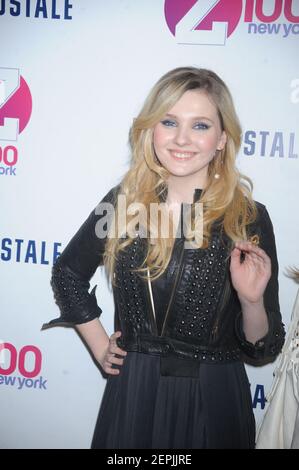 Manhattan, Stati Uniti d'America. 09 dicembre 2011. NEW YORK, NY - DICEMBRE 09: Abigail Breslin partecipa alla Jingle Ball 2011 di Z100, presentata da Aeropostale, al Madison Square Garden il 9 Dicembre 2011 a New York City. People: Abigail Breslin Credit: Storms Media Group/Alamy Live News Foto Stock