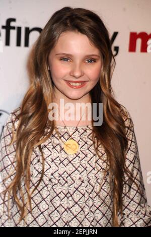 Manhattan, Stati Uniti d'America. 12 Feb 2008. NEW YORK - 12 FEBBRAIO 2008: L'attrice Abigail Bressin partecipa alla prima "Defindly, Maybe" al Teatro Ziegfeld il 12 febbraio 2008 a New York City. People: Abigail Breslin Credit: Storms Media Group/Alamy Live News Foto Stock