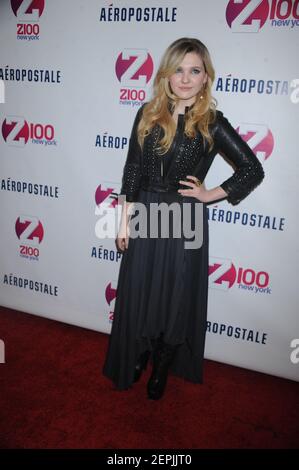 Manhattan, Stati Uniti d'America. 09 dicembre 2011. NEW YORK, NY - DICEMBRE 09: Abigail Breslin partecipa alla Jingle Ball 2011 di Z100, presentata da Aeropostale, al Madison Square Garden il 9 Dicembre 2011 a New York City. People: Abigail Breslin Credit: Storms Media Group/Alamy Live News Foto Stock