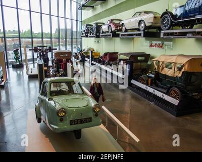 Mostra di automobili al Museo dei Trasporti, Riverside, fiume Clyde, Glasgow Foto Stock