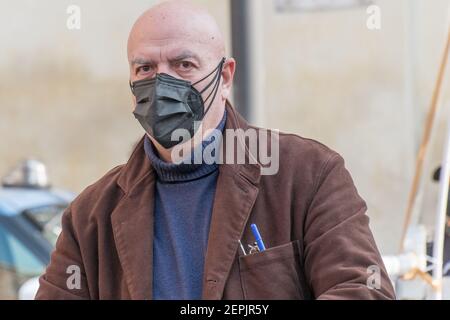 Roma, Itallia. 27 Feb 2021. Roma febbraio 27: Il Partito Comunista si porta in piazza contro il governo Draghi. l sit-in le della manifestazione del Partito Comunista in Piazza San Silvestro a Roma contro il governo Draghi con il segretario Marco Rizzo. Credit: Agenzia fotografica indipendente/Alamy Live News Foto Stock