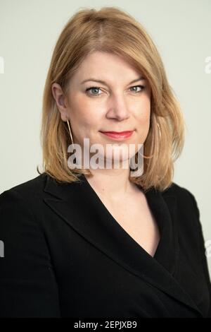 Vice del gruppo Agir Ensemble, Valerie Petit pone nel suo ufficio all'Assemblea Nazionale, il 18 febbraio 2021 a Parigi, Francia. Foto di David Niviere/ABACAPRESS.COM Foto Stock