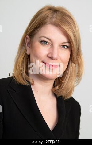 Vice del gruppo Agir Ensemble, Valerie Petit pone nel suo ufficio all'Assemblea Nazionale, il 18 febbraio 2021 a Parigi, Francia. Foto di David Niviere/ABACAPRESS.COM Foto Stock