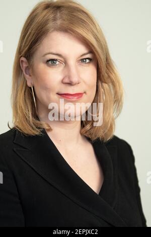 Vice del gruppo Agir Ensemble, Valerie Petit pone nel suo ufficio all'Assemblea Nazionale, il 18 febbraio 2021 a Parigi, Francia. Foto di David Niviere/ABACAPRESS.COM Foto Stock