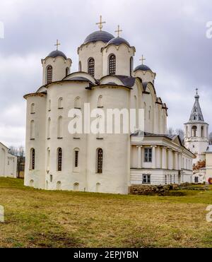 Nikolsky Cathedral, situato nella Yaroslavov Dvorishche, in un complesso architettonico storico sul lato commerciale di Veliky Novgorod. Foto Stock