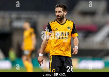 Newcastle, Regno Unito. 27 Feb 2021. Joao Moutinho di Wolverhampton Wanderers durante la partita della Premier League tra Newcastle United e Wolverhampton Wanderers al St James' Park il 27 febbraio 2021 a Newcastle, Inghilterra. (Foto di Daniel Chesterton/phcimages.com) Credit: PHC Images/Alamy Live News Foto Stock