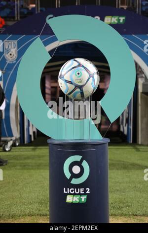 Ballon Ligue 2 BKT durante il campionato francese Ligue 2 partita di calcio tra USL Dunkerque e FC Chambly il 27 febbraio 2021 allo stadio Marcel Tribut di Dunkerque, Francia - Foto Laurent Sanson / LS Medianord / DPPI Foto Stock