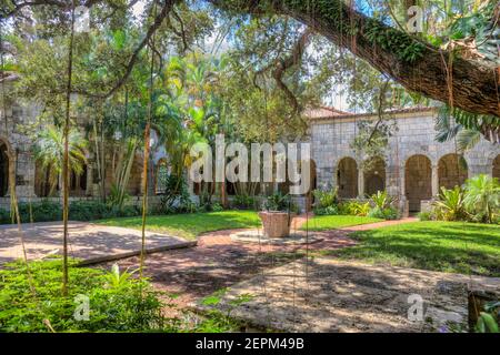 I chiostri del 12 ° secolo Antico Monastero spagnolo di San Bernardo de Clairvaux si sono ricollocati a North Miami, Florida. Foto Stock