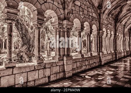 I chiostri del 12 ° secolo Antico Monastero spagnolo di San Bernardo de Clairvaux si sono ricollocati a North Miami, Florida. Foto Stock