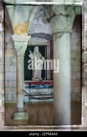 Statua di Cristo nei chiostri del 12 ° secolo Antico Monastero spagnolo di San Bernardo de Clairvaux si è ricollocato a North Miami, Florida. Foto Stock