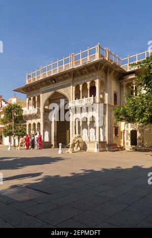 Vista laterale del Rajendra Pol che collega il cortile Mubarak Mahal e Sarvato Bhadra, Diwan-e-Khas con in Palazzo della Città. Foto Stock