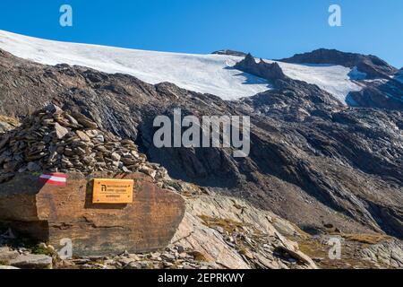 Segnale del percorso. Parco nazionale di Hohe Tauern. Osttirol 360° Skyline Trail. Valle Dorfer. Gruppo Venediger. Virgental. Alpi austriache. Europa Foto Stock